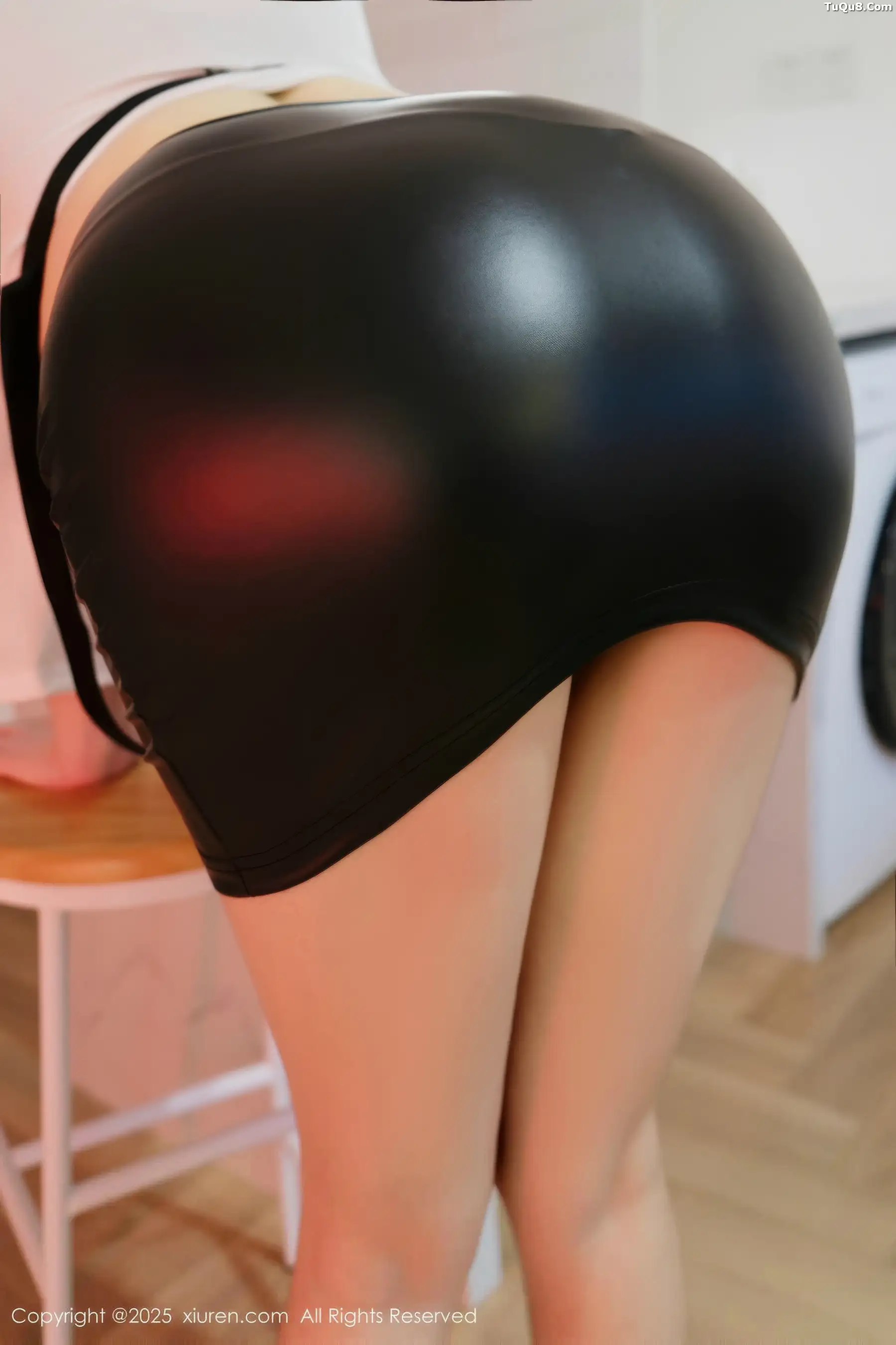 Xgyw.Org_[XiuRen秀人网]No.10993_新人模特福福_Thrive性感浅色T恤配黑短裙秀丰满身材诱惑写真80P