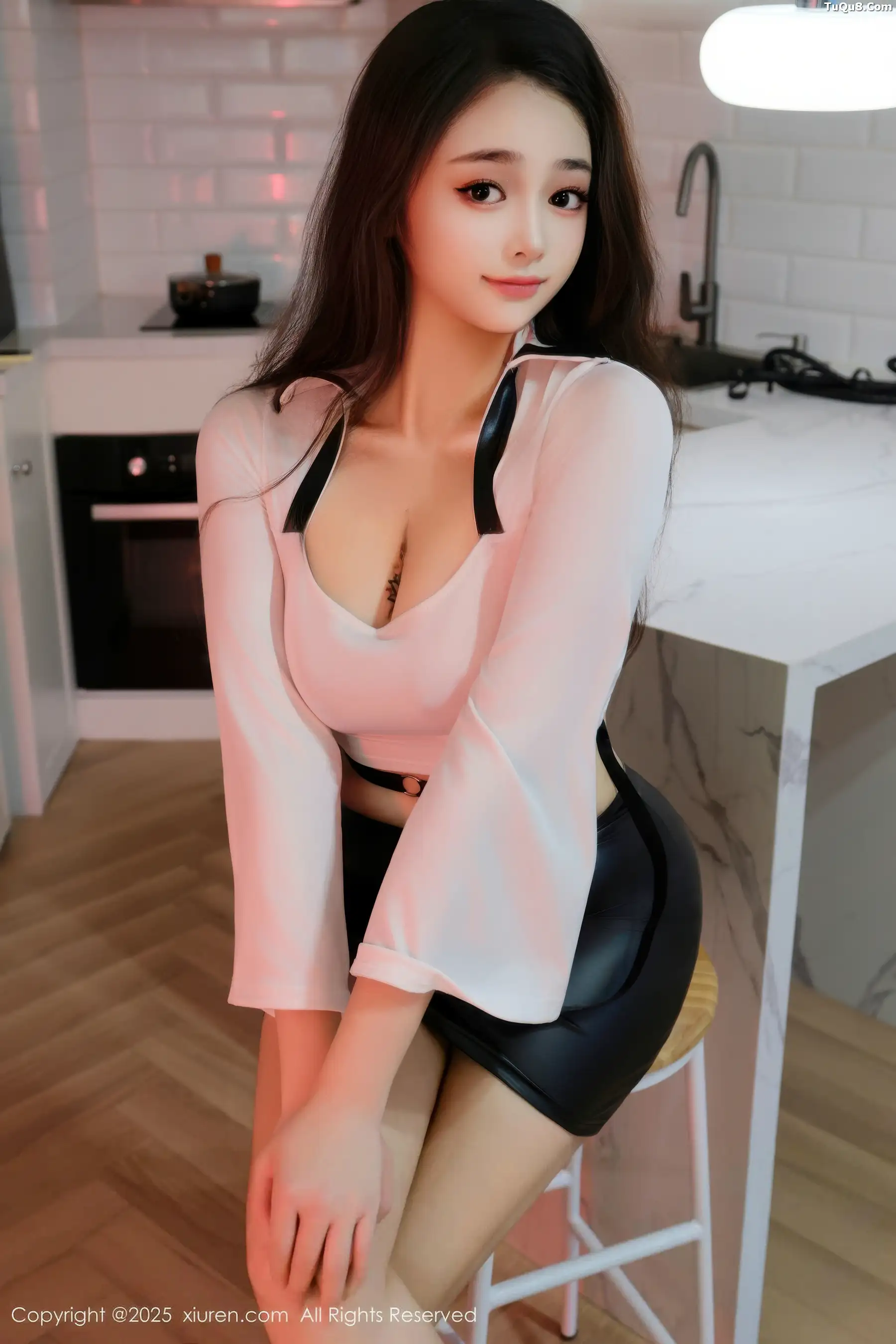 Xgyw.Org_[XiuRen秀人网]No.10993_新人模特福福_Thrive性感浅色T恤配黑短裙秀丰满身材诱惑写真80P