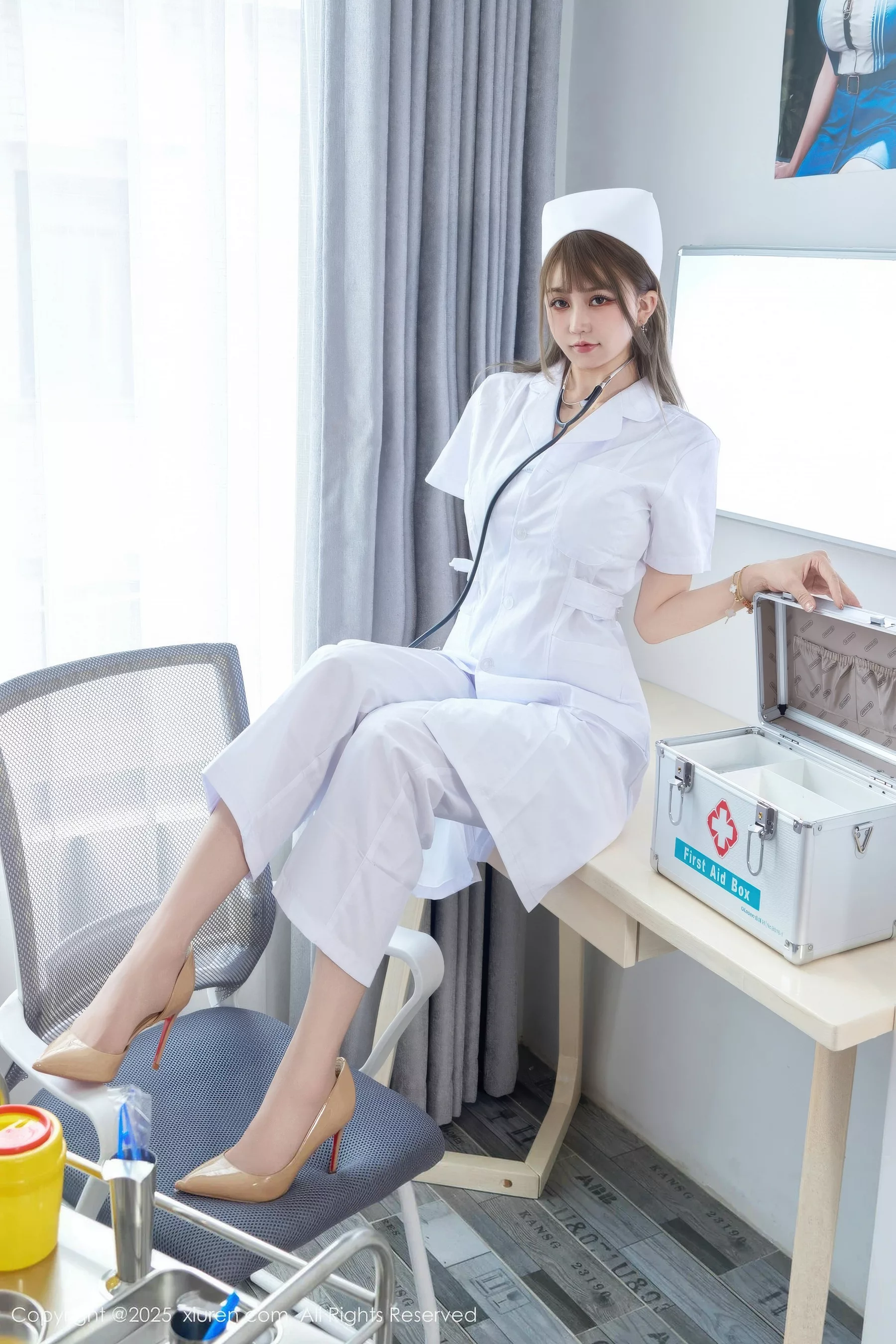 Xgyw.Org_[XiuRen秀人网]No.10896_模特Zoe柚柚性感白色护士制服配超薄肉丝秀凹凸身材诱惑写真80P