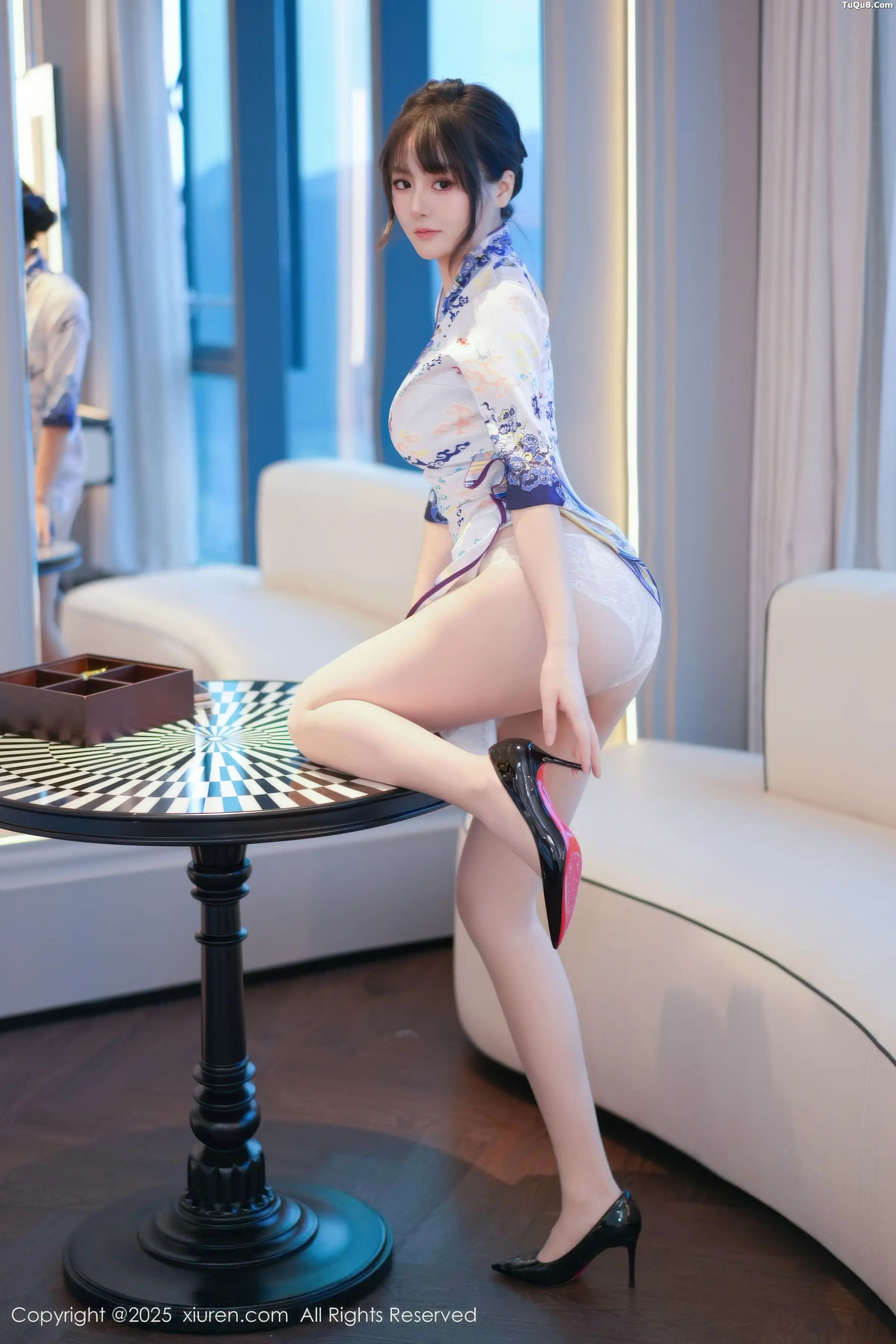 Xgyw.Org_[XiuRen秀人网]No.11001_模特沈南汐RuRu性感浅色旗袍露白色蕾丝内衣秀凹凸身材诱惑写真67P