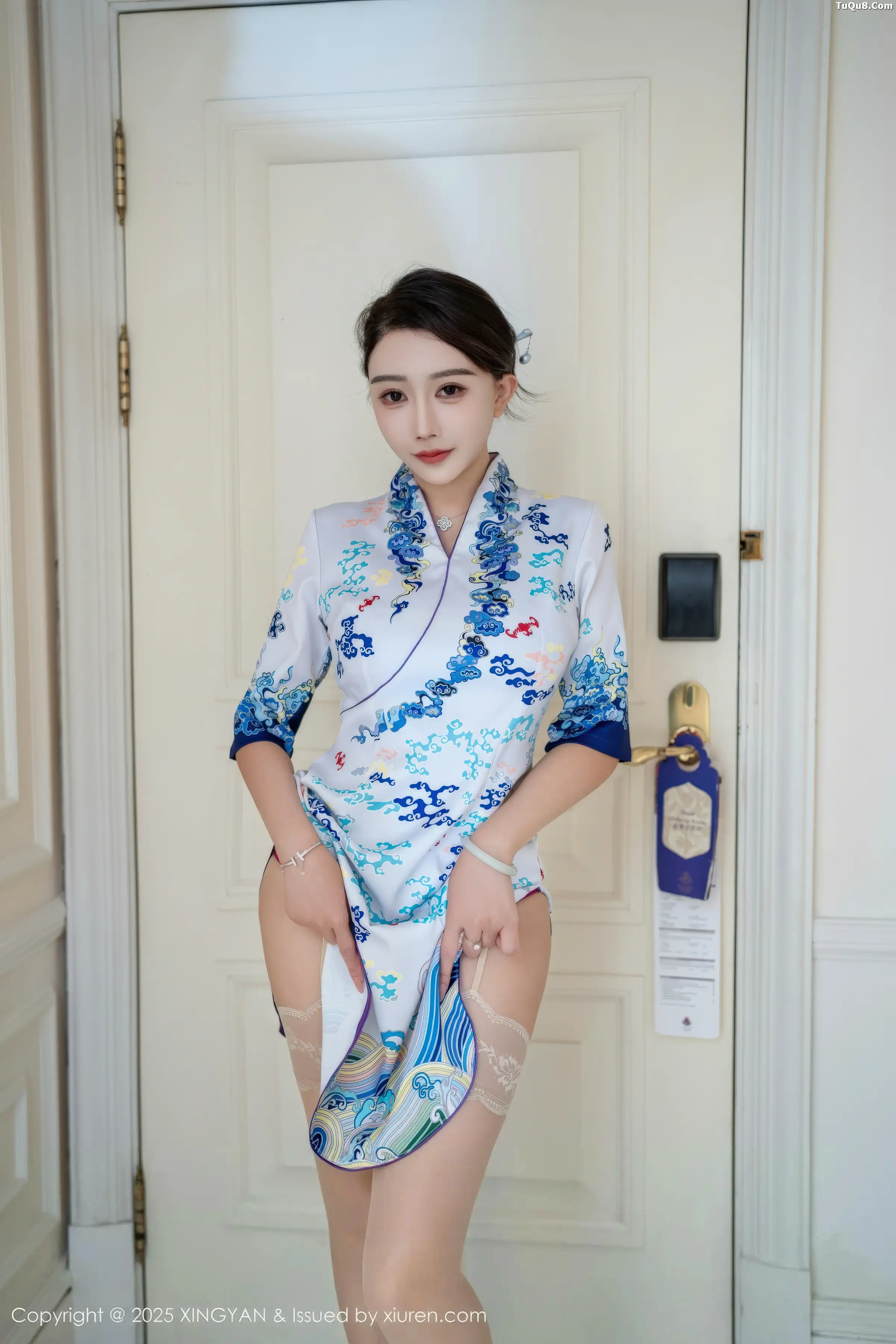 Xgyw.Org_[XINGYAN星颜社]VOL.435_模特李若汐浅色旗袍露红色内衣配超薄肉丝秀惹火身段诱惑写真76P