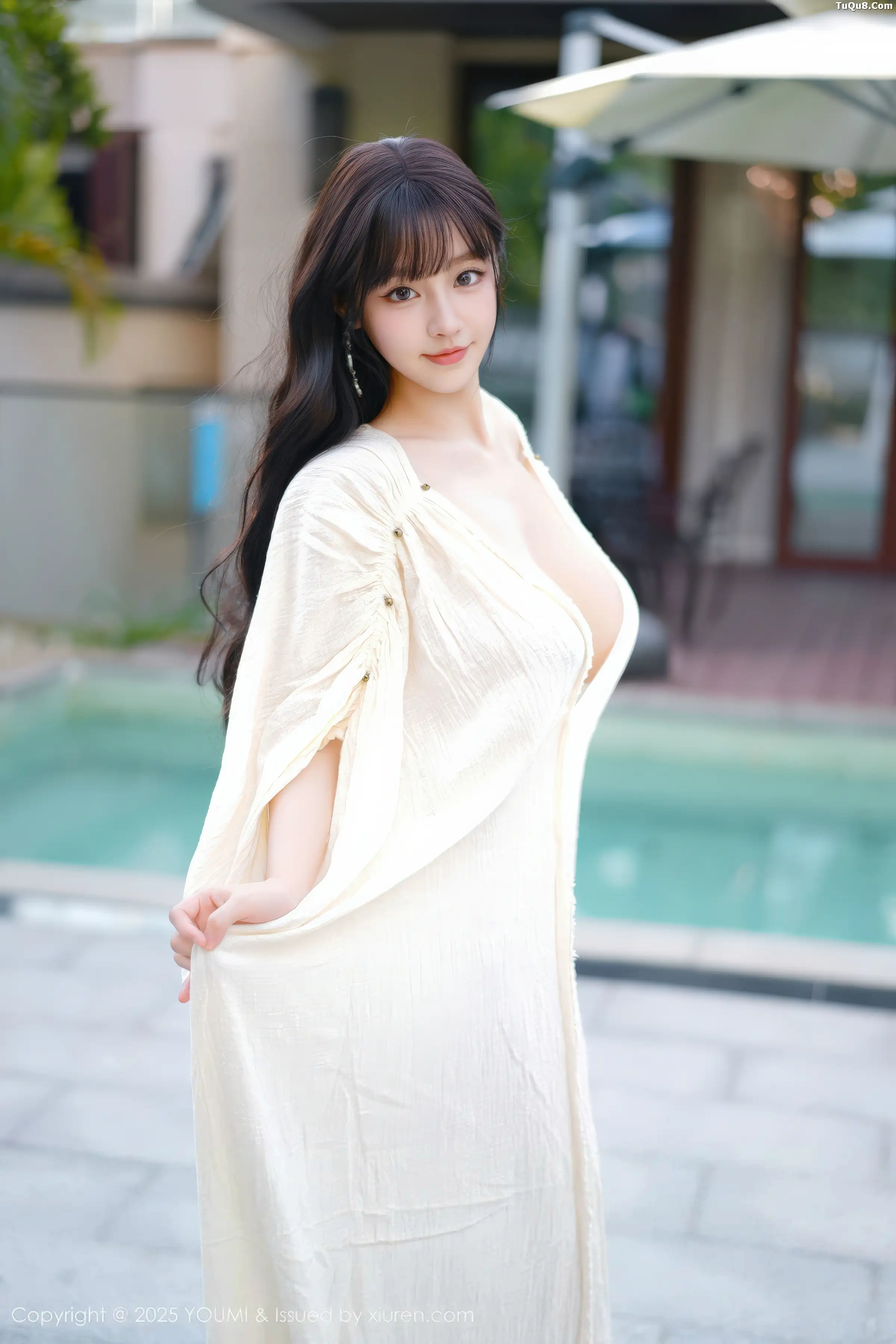 Xgyw.Org_[YouMi尤蜜荟]Vol.1185_女神朱可儿Flora户外泳池性感浅色浴袍秀雪峰美臀撩人诱惑写真85P