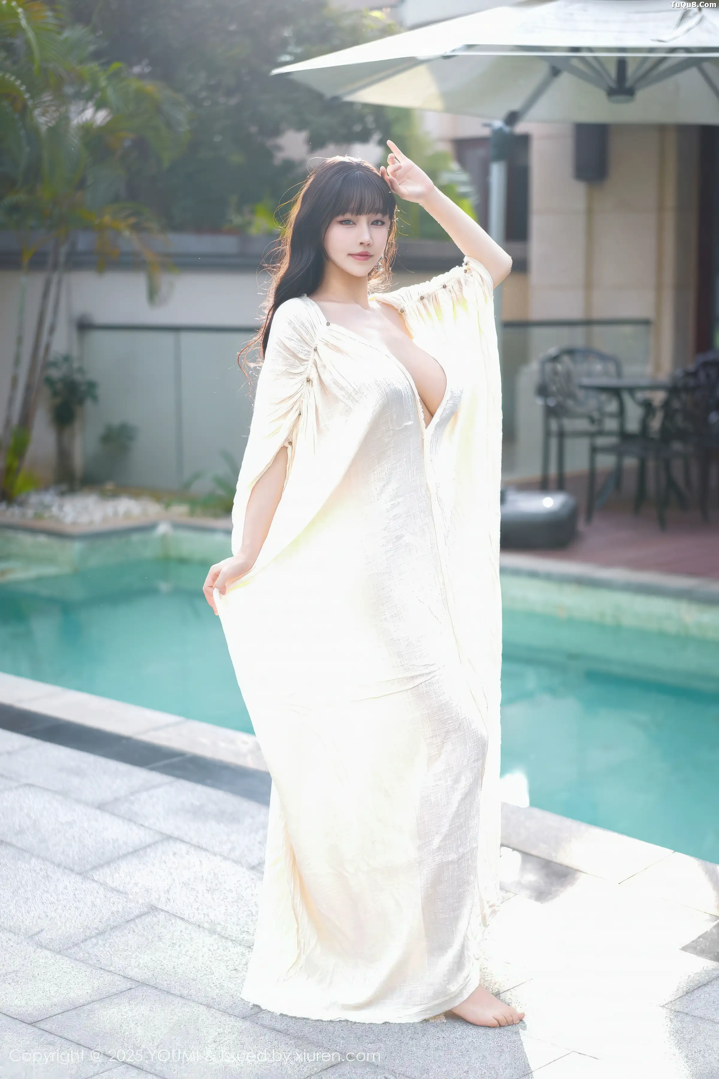Xgyw.Org_[YouMi尤蜜荟]Vol.1185_女神朱可儿Flora户外泳池性感浅色浴袍秀雪峰美臀撩人诱惑写真85P