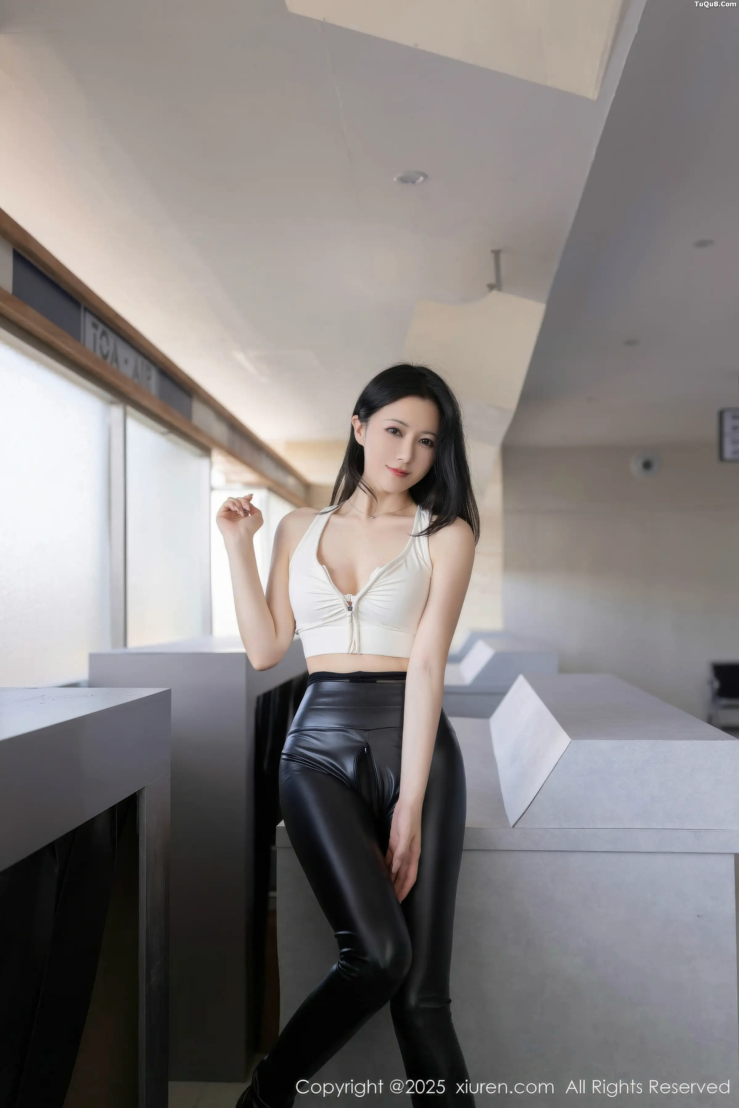 Xgyw.Org_[XiuRen秀人网]No.11021_模特鱼子酱Fish性感白色上衣配黑皮长裤秀曼妙身姿撩人诱惑写真75P