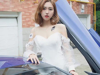 [PartyCat轰趴猫]No.003_轰趴猫户外香车美女系列第03期白色连身裙美女写真31P