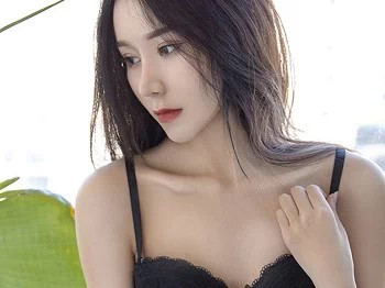 [Ugirls爱尤物]No.2123_模特茯苓私房黑色蕾丝睡裙露丁字裤配黑丝袜极致魅惑写真35P