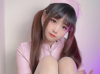 网络美女miko酱ww护士姐姐主题性感粉色护士装配肉丝吊袜秀美腿玉足迷人写真27P
