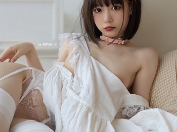 网络美女迷之呆梨围裙猫主题私房脱白色围裙露性感粉色内衣秀惹火身材诱惑写真41P