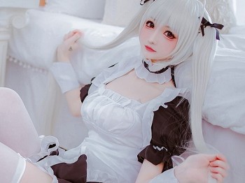 网络美女Coser衣衣穹妹女仆主题性感黑白女仆装配白丝吊袜秀美腿诱惑写真28P