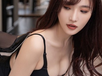 XiuRen第6763期_模特陆萱萱面试主题黑色上衣配红短裙露性感内衣撩人诱惑写真80P