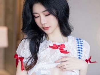 XiuRen第7509期_模特幼幼性感蓝白格子萝莉裙服饰多面视角秀完美身材诱惑写真110P