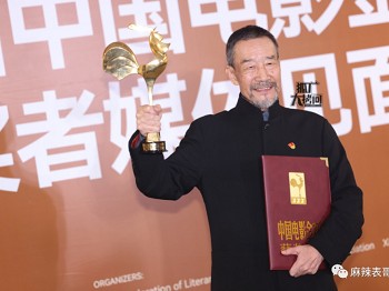回顾娱乐圈一半艺人出动的金鸡奖闭幕红毯热闹漂亮又有看点