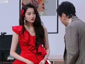 综艺为何总玩过火:关晓彤遭整蛊被吓哭唐禹哲起哄中求婚