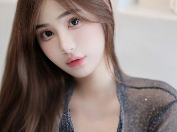 XiuRen第7966期_模特女神Lavinia肉性感黑色薄纱衣配白短裙秀丰满身材诱惑写真40P