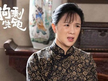 《狗剩快跑》周显欣撞脸巩俐弃医从艺与制片人闪婚怀孕也一波三折