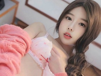 XiuRen第8241期_模特桃妖夭外拍场景性感粉色服饰露粉色内衣秀曼妙身姿诱惑写真103P