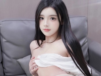 XiuRen第8261期_模特龙雪儿性感白色上衣配超短牛仔裤秀曼妙身姿撩人诱惑写真77P