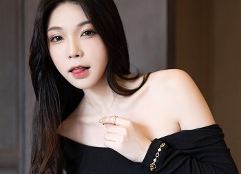 XiuRen第8385期_模特徐莉芝Booty黑色露背上衣+皮质连衣裙秀曼妙身姿诱惑写真92P
