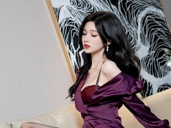 XiuRen第8415期_模特程程程性感紫色服饰露红色内衣配黑丝袜秀曼妙身姿诱惑写真80P