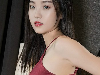[Ugirls爱尤物]No.2841_模特倩倩居家性感红色连衣长裙配银色高跟秀美腿玉足迷人写真35P